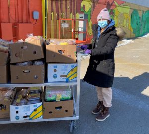Lauren delivers a cart of rescued food to CommUnity Food Bank