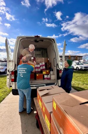 Volunteers unloading van 3 (2)